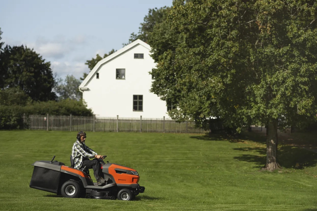 Husqvarna Traktor TC 220T