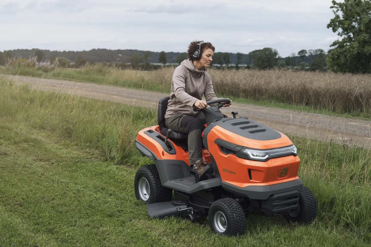 Husqvarna Traktor TS 215T